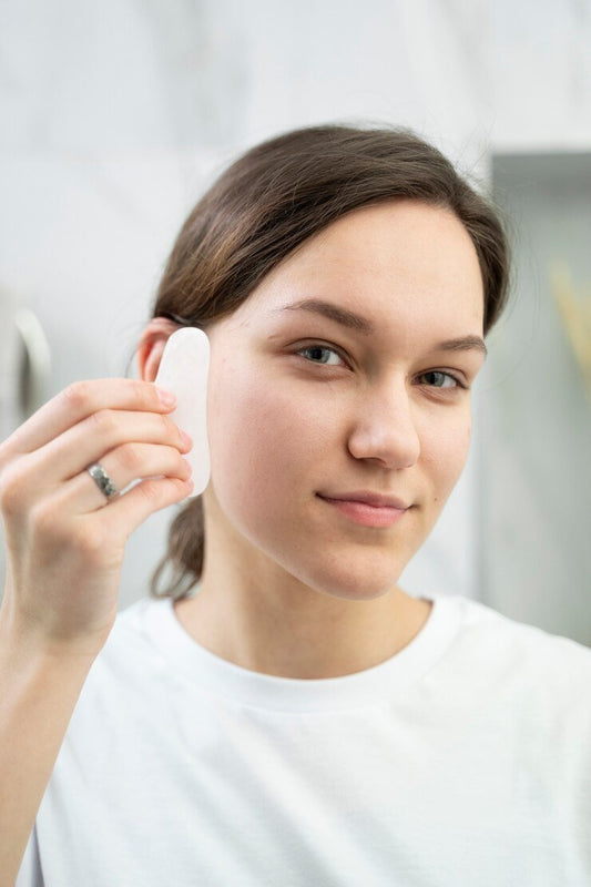 Choosing the Right Cleanser for Your Skin Condition: A Comprehensive Guide